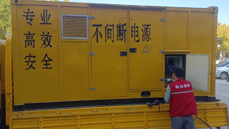 坡头镇柴油发电机组和UPS电源配合使用时，如何避免切换过程中的电力中断？
